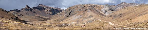 Road Lucco-Yunga-Juncal-Puno - Peru