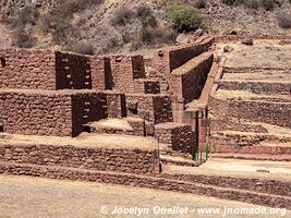 Rumiqolqa - Peru