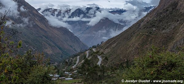 Road from Ollantaytambo to Santa María - Peru