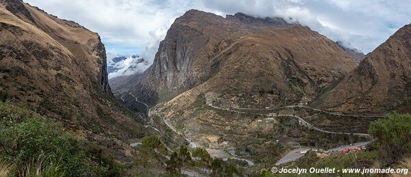 Road from Ollantaytambo to Santa María - Peru