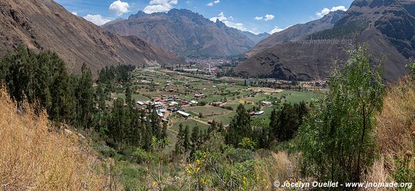 Piste de Calca à Huchuy Qosqo - Pérou